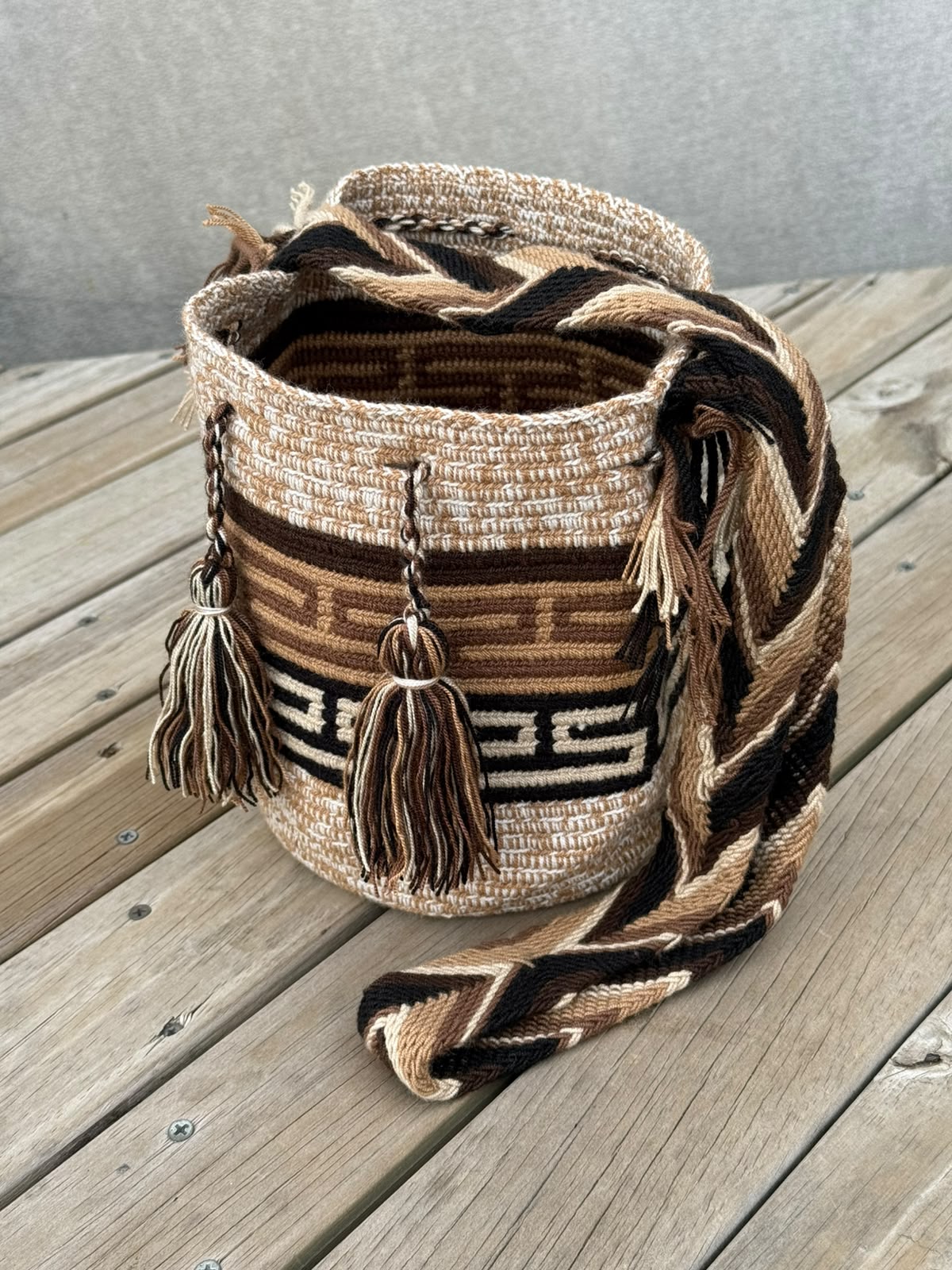 Mochila Wayuu Mediana de Diseño – Correa Gruesa
