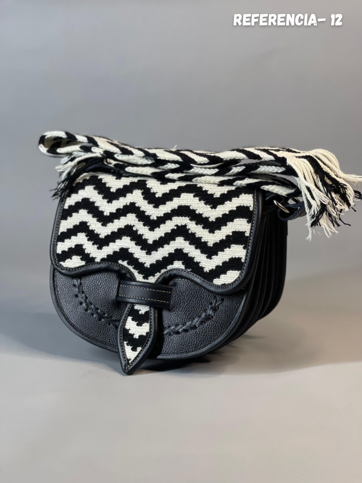 ⭐️ 👜CARRIEL WAYUU (21x26cm)😍