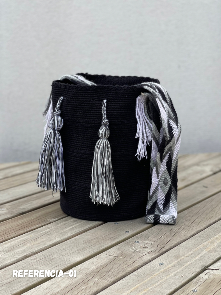Mochila GRANDE Negra⚫️ 🎩(31x28)