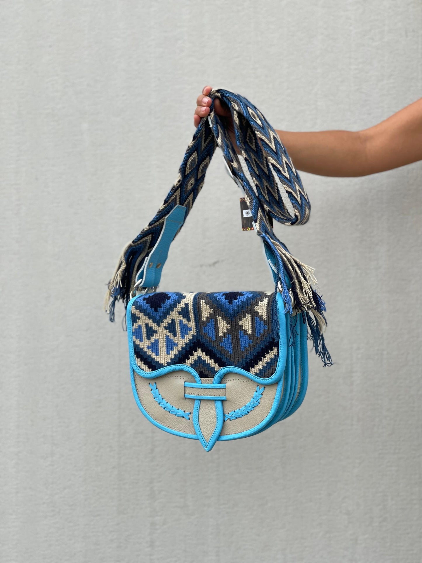 Carriel Wayuu – Colección Cielo de Acero 💙⚙️ – (26x21 cm)