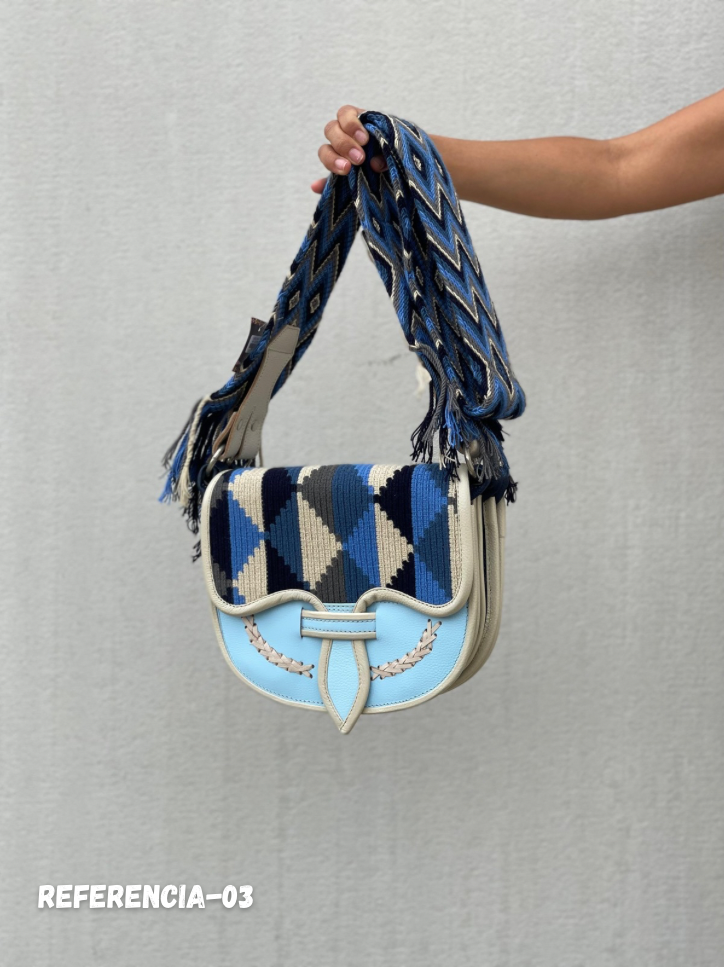 Carriel Wayuu – Colección Cielo de Acero 💙⚙️ – (26x21 cm)
