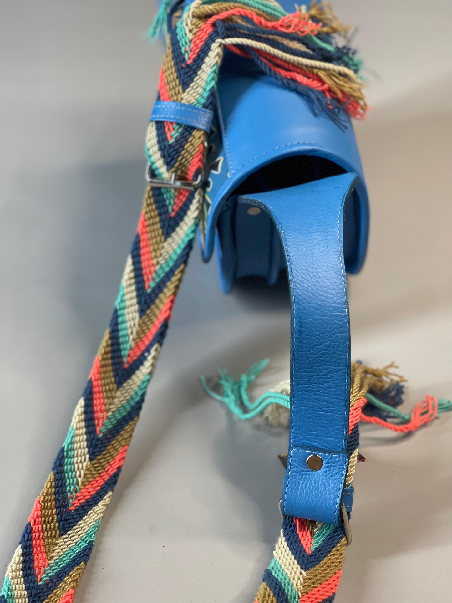 Carriel Cuero Tira Wayuu AZUL💙