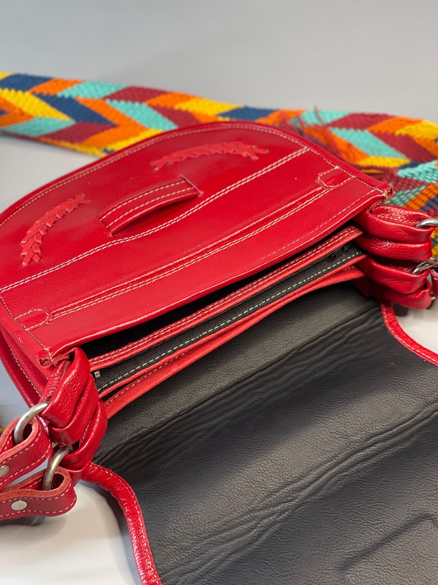 Carriel Wayuu Escarlata