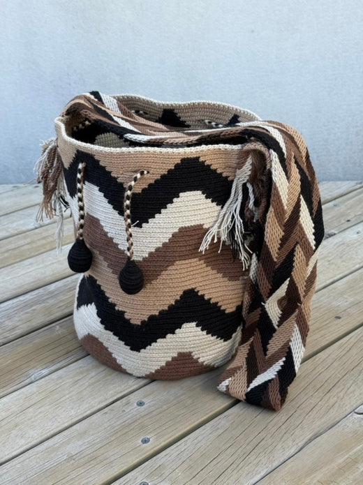 Mochila Wayuu Diseño Borlas (31x28 cm)