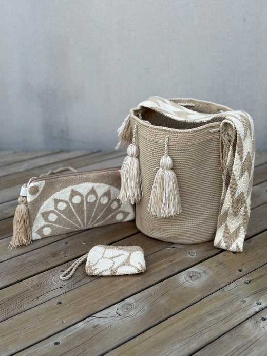 Combo Wayuu: Mochila GRANDE + Monedero + Sobre Artesanal