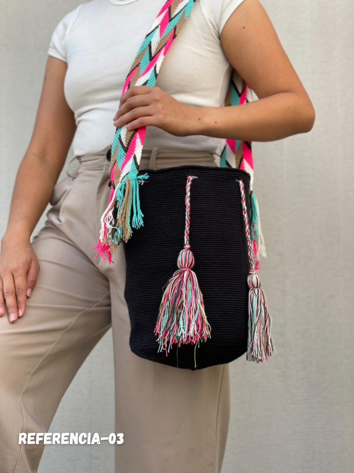 Mochila GRANDE Negra⚫️ 🎩(31x28)