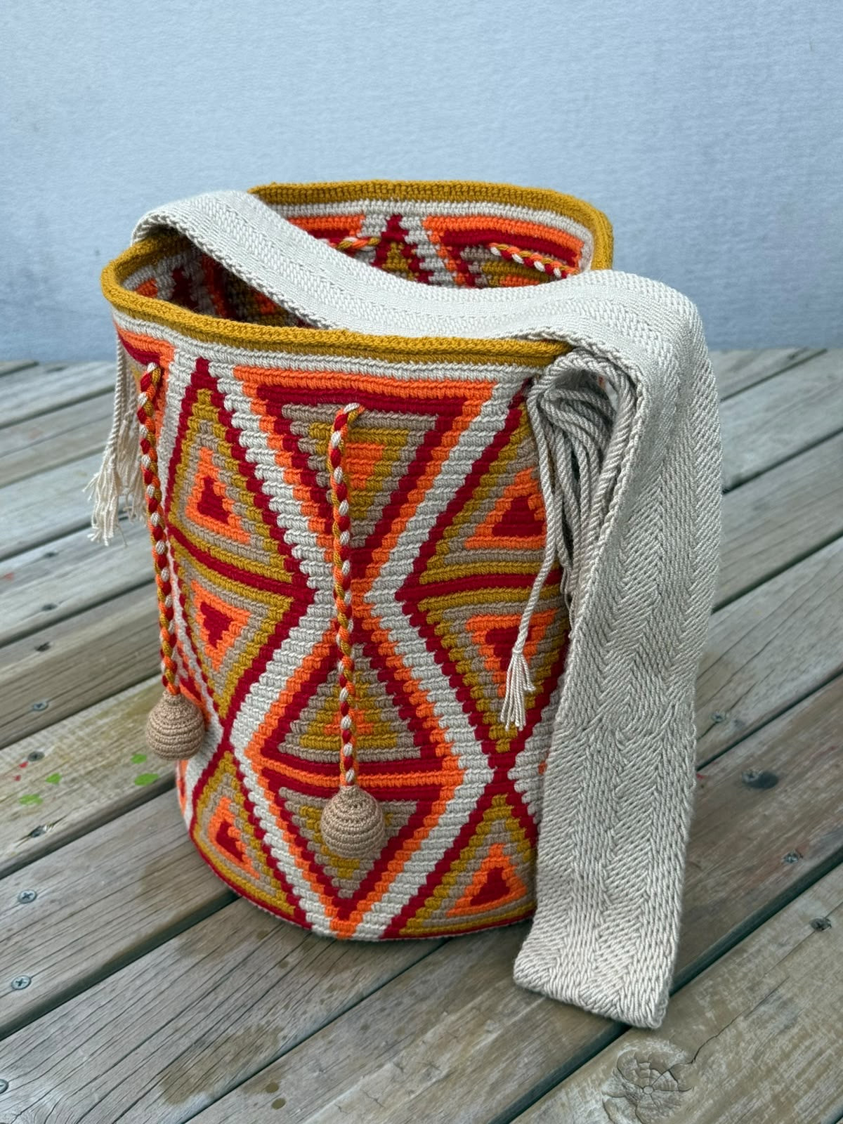 Mochila Wayuu Diseño Borlas (31x28 cm)