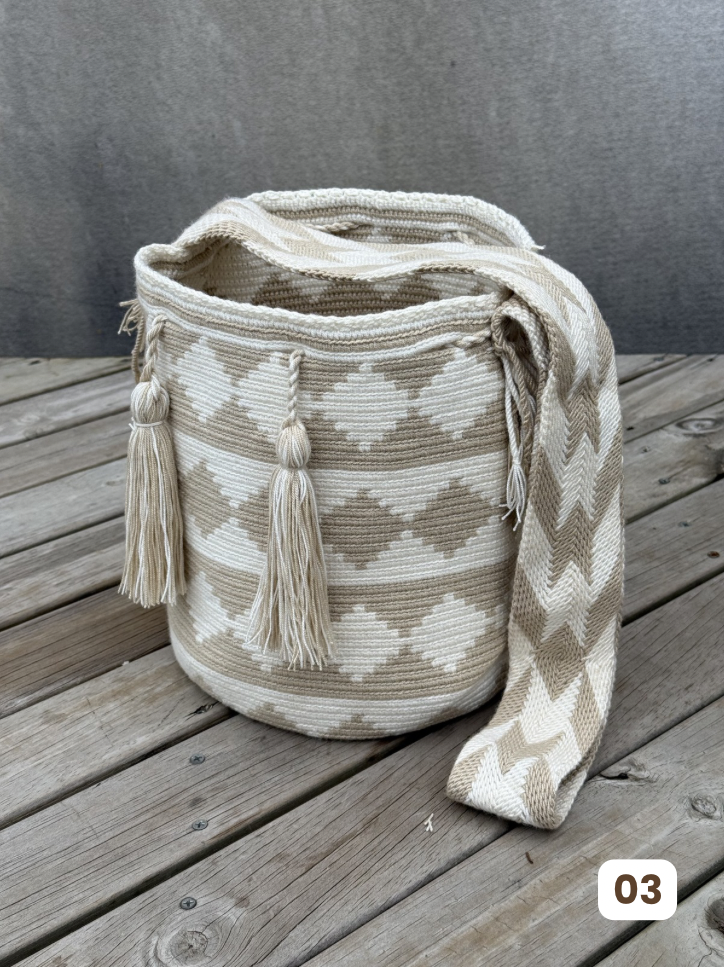 Mochila GRANDE Beige⭐️ (31x28)