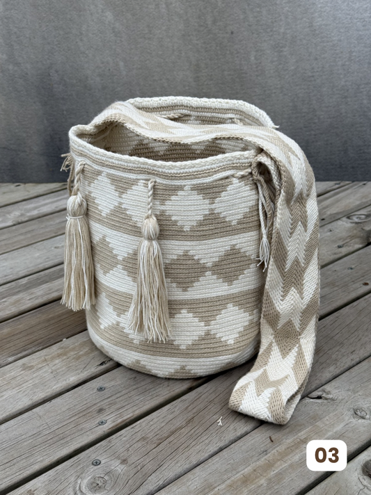 Mochila GRANDE Beige⭐️ (31x28)