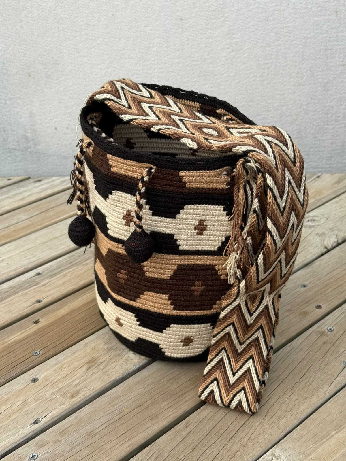 Mochila Wayuu Diseño Borlas (31x28 cm)