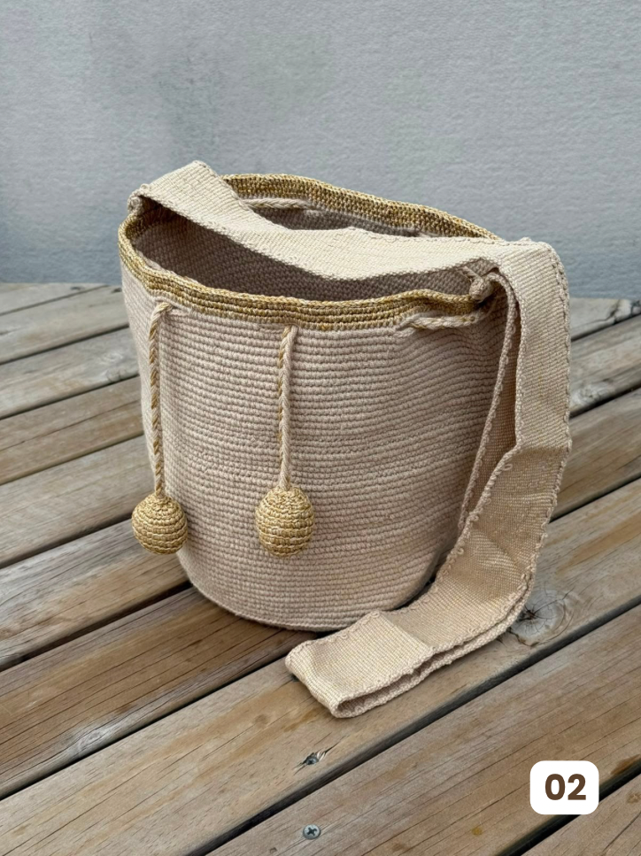 Mochila MEDIANA Borde de SEDA🧵✨ (22x20)