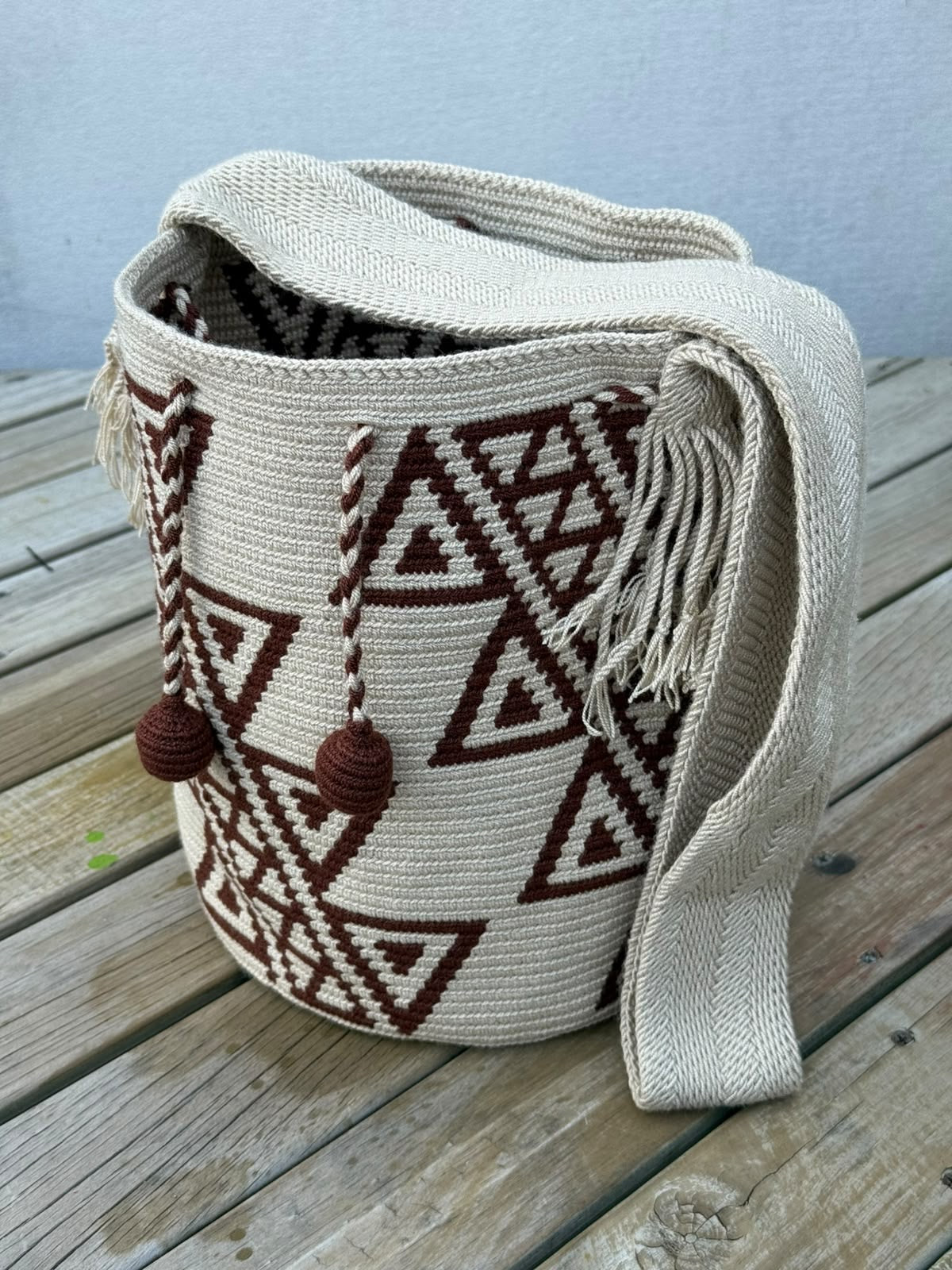 Mochila Wayuu Diseño Borlas (31x28 cm)
