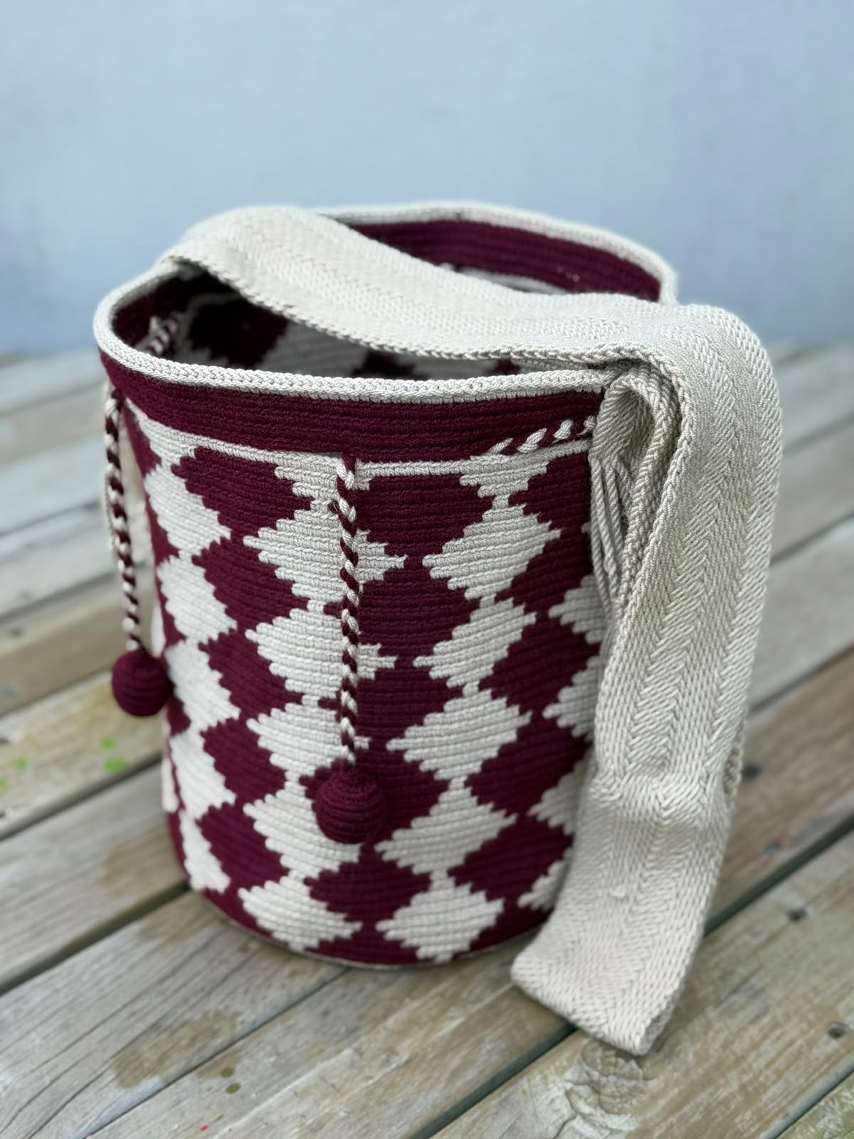 Mochila Wayuu Diseño Borlas (31x28 cm)