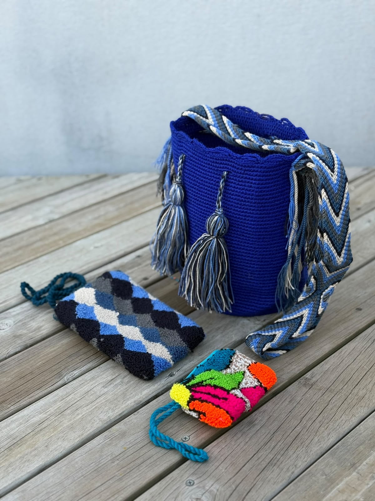 Combo – Mochila Mediana + Portacelular + Monedero – (22x20 cm)