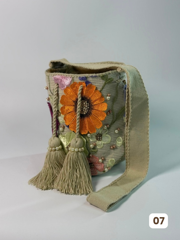 Mochila Recamada MEDIANA Primavera🌸🌷💎 (22x20)