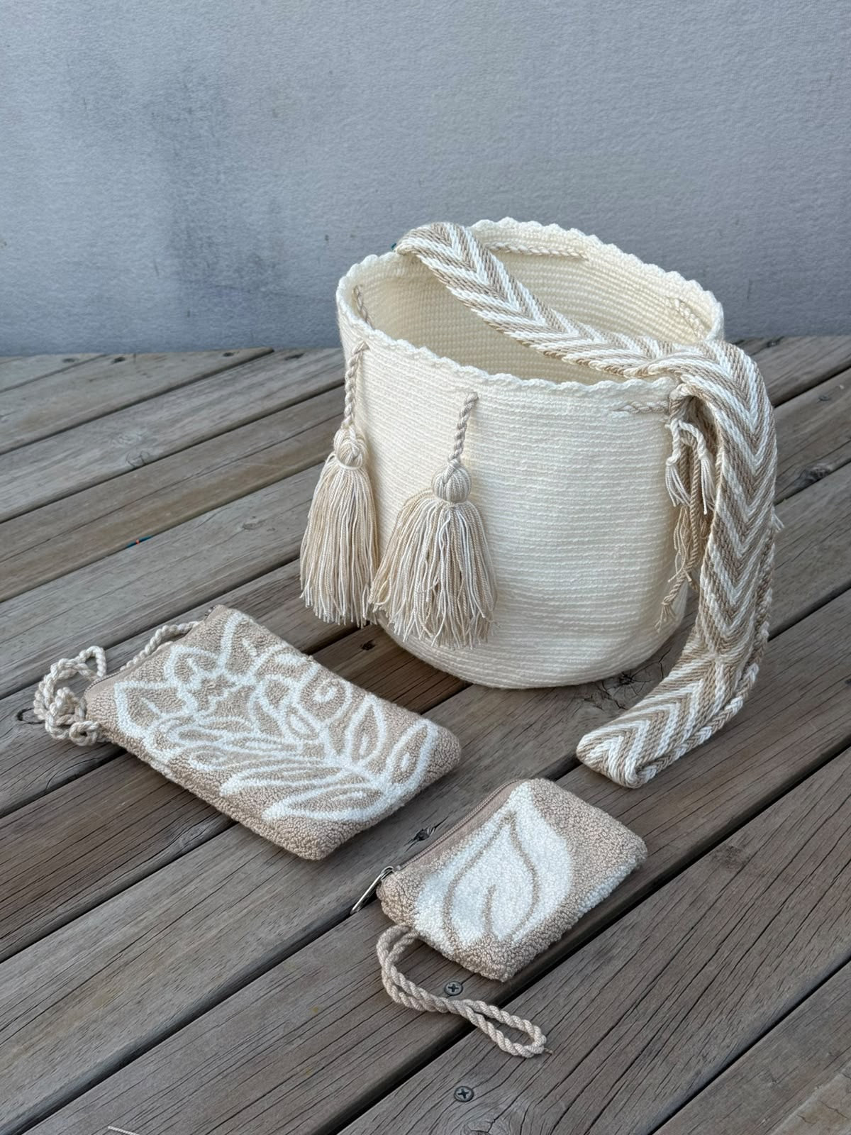 Combo – Mochila Mediana + Portacelular + Monedero – (22x20 cm)