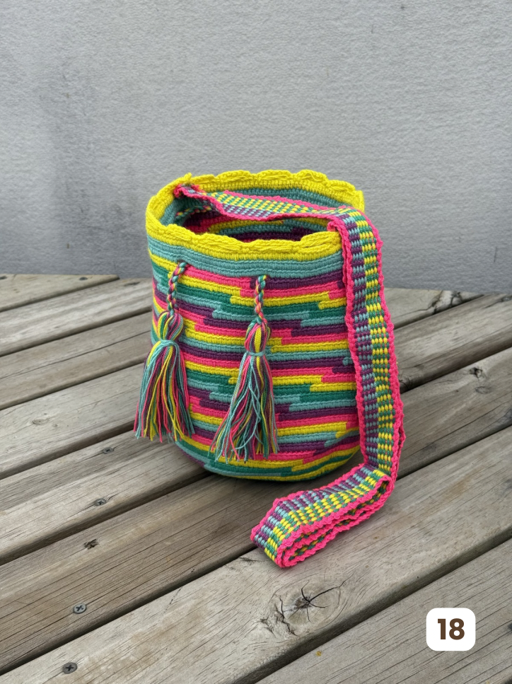 Mochila MEDIANA Tonos Pastel (22x18)⭐️