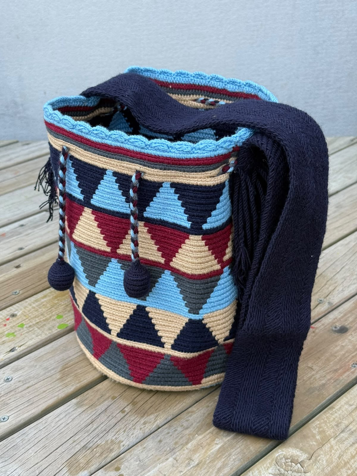 Mochila Wayuu Diseño Borlas (31x28 cm)