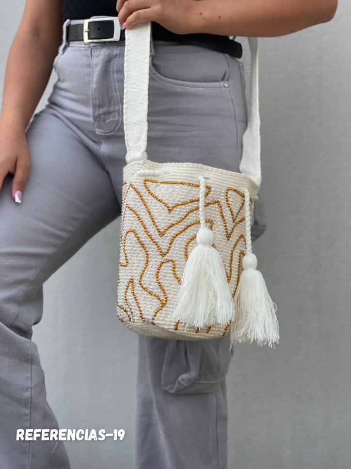 Mochila MEDIANA Perlada💫(22x18)