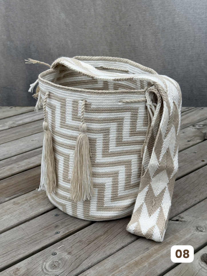 Mochila GRANDE Beige⭐️ (31x28)