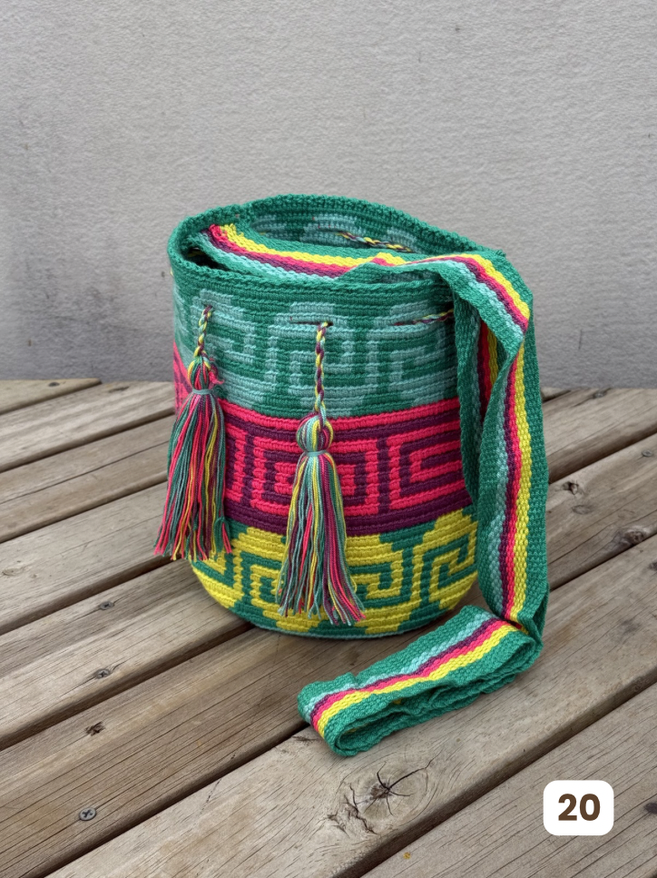 Mochila MEDIANA Tonos Pastel (22x18)⭐️