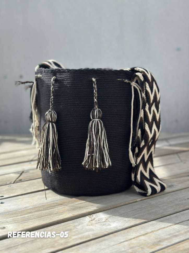 Mochila GRANDE Negra⚫️ 🎩(31x28)