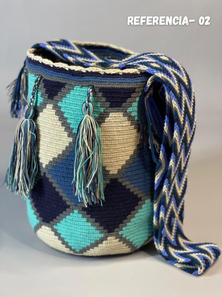 Mochila GRANDE Monocromatico 🔹🩶 (31x28)