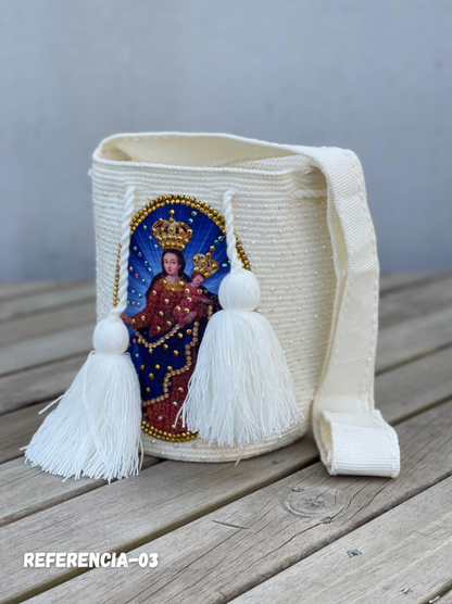 Mochila Wayuu – Colección Virgen Perlada ✨🙏 – (22x20)