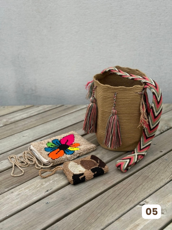 ✨Combo – Mochila Mediana + Portacelular + Monedero 🎁 – (22x20 cm)