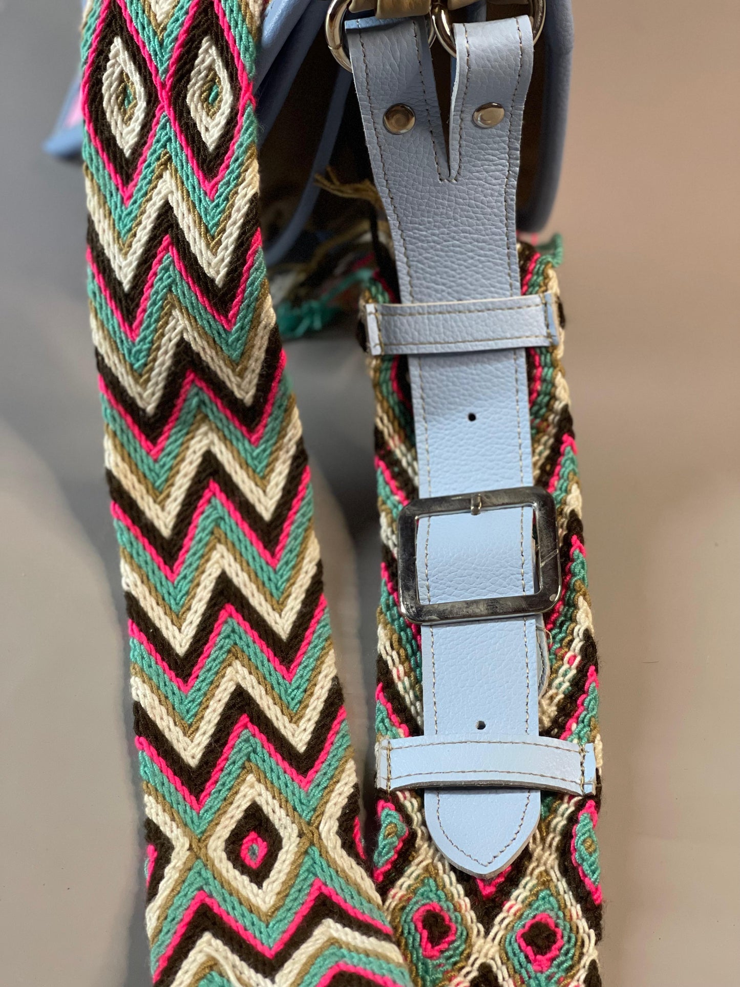 Carriel Wayuu Brillo de Arena – Edición Limitada 🌅