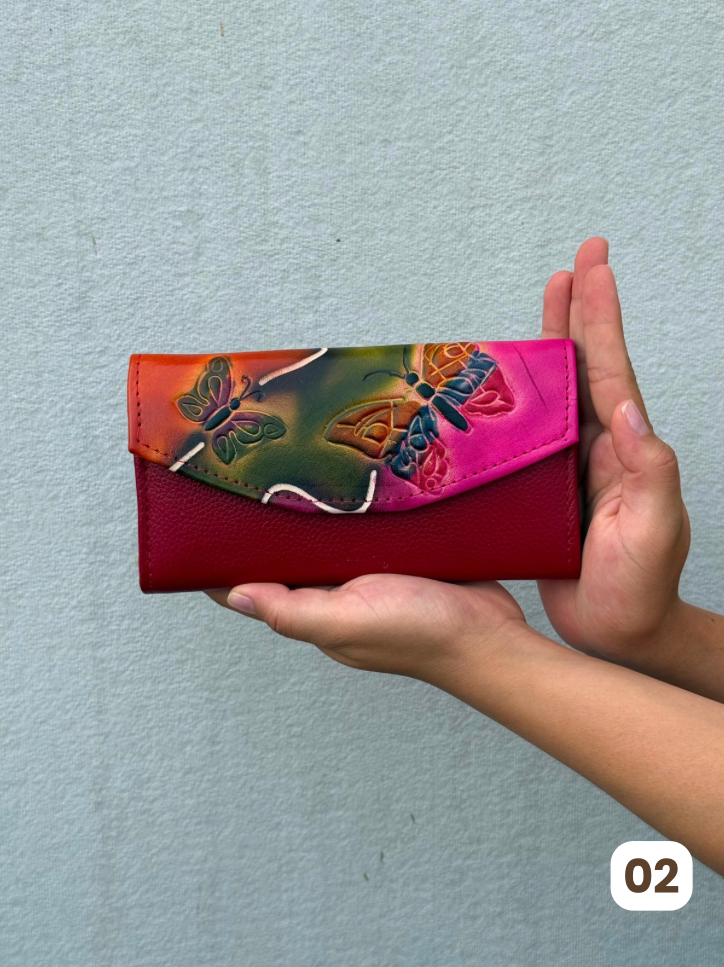 🦋🎨 Billetera Grande Neutral Pintada a Mano