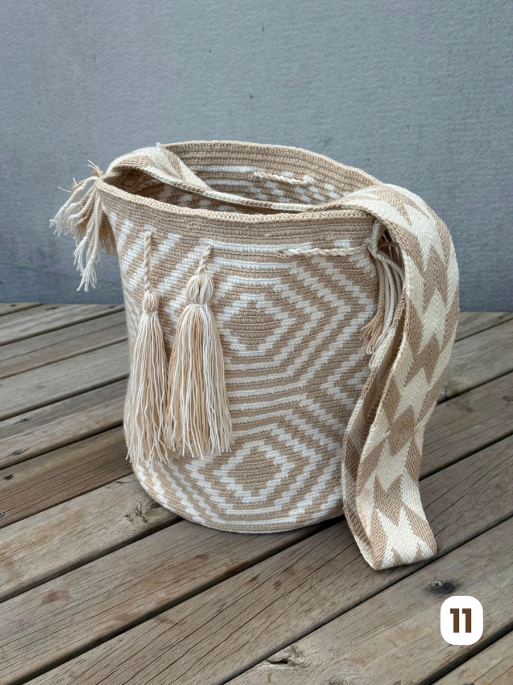 Mochila GRANDE Beige⭐️ (31x28)