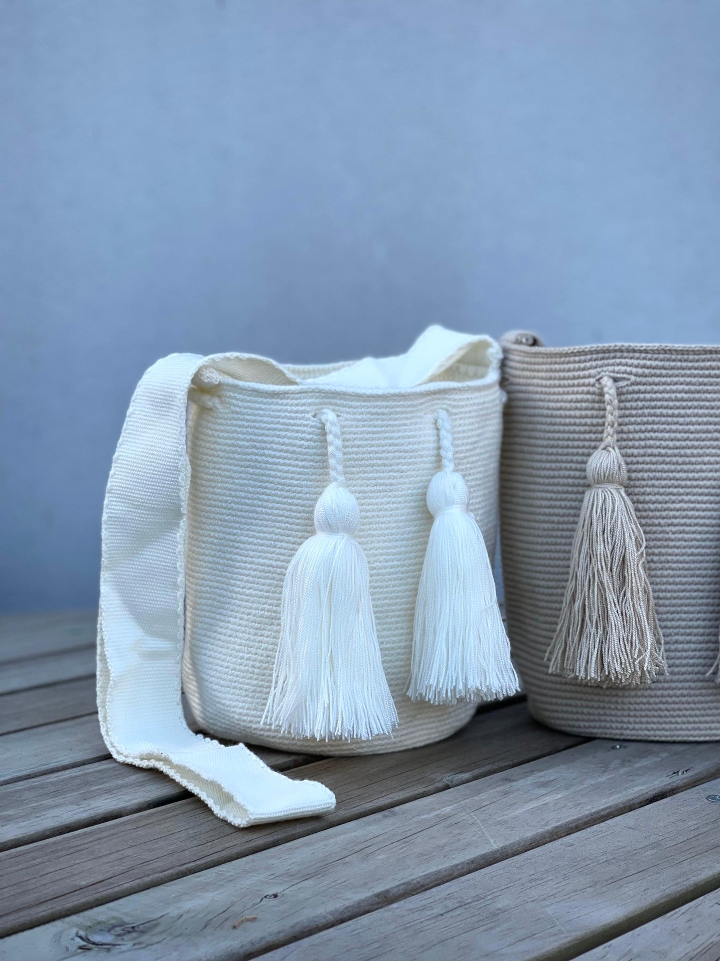 ✨Combo PREMIUM – 3 Mochilas Medianas 🤍⚫🌾 – (22x20 cm)