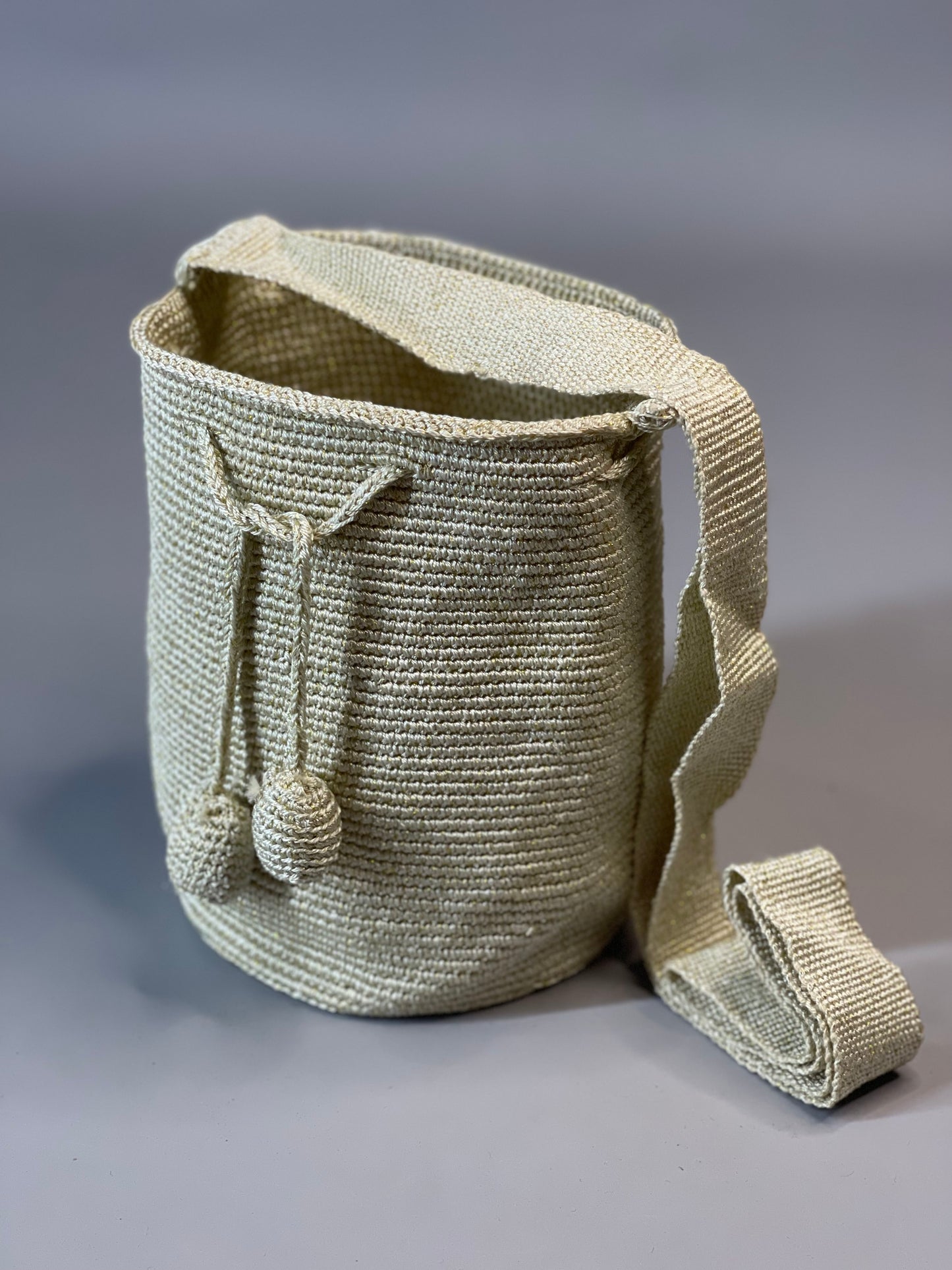 Mochila MEDIANA Hilo Brillante ☀️ (22x18)