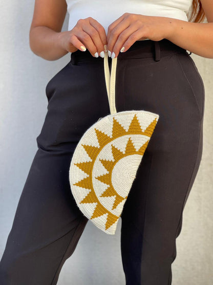 ✨Sobre Media Luna – Elegancia Artesanal de Mano 🌙🤍 (25x14 Cm)