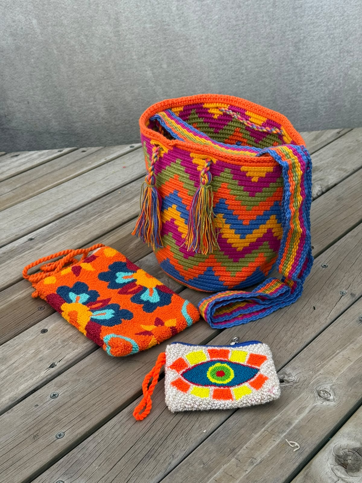 Combo: Mochila MEDIANA Diseño + Portacelular + (MONEDERO GRATIS)