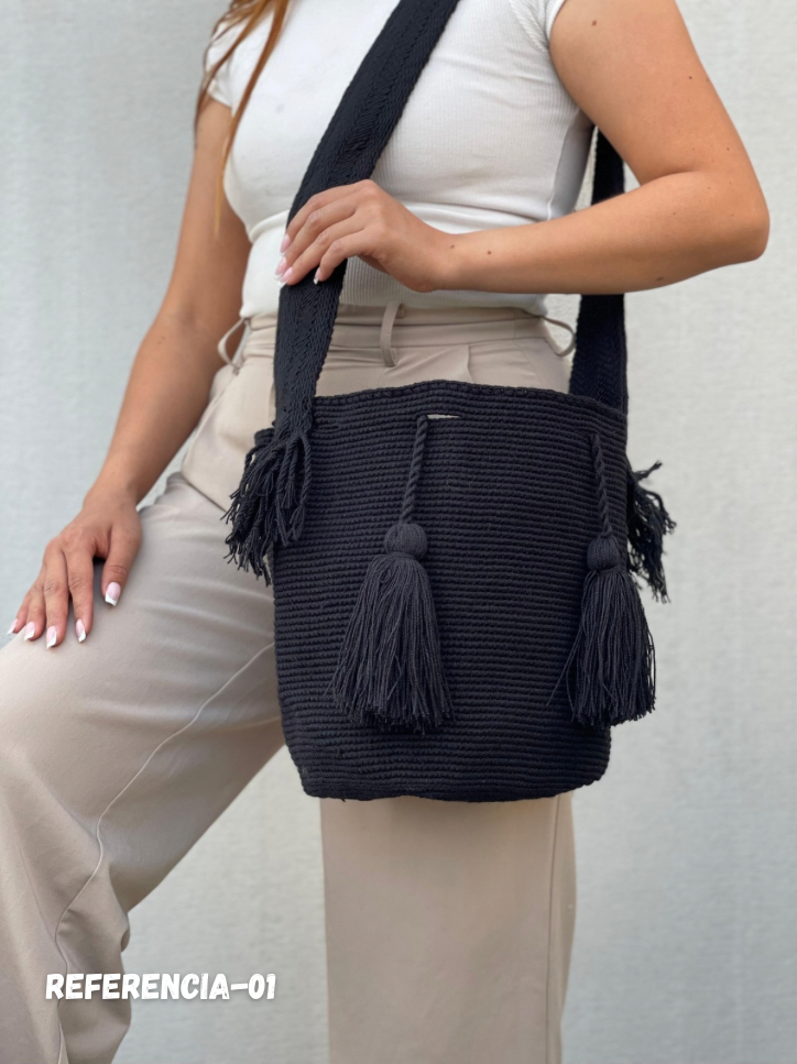 Mochila GRANDE Negra⚫️ 🎩(31x28)