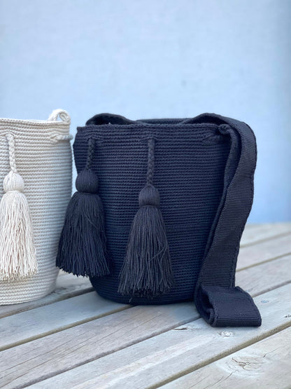 ✨Combo PREMIUM – 3 Mochilas Medianas 🤍⚫🌾 – (22x20 cm)