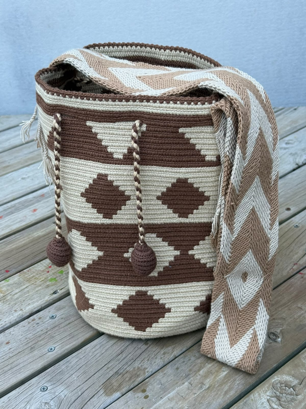 Mochila Wayuu Diseño Borlas (31x28 cm)