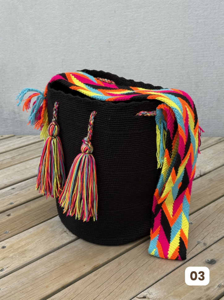 Mochila GRANDE Negra⚫️ 🎩(31x28)