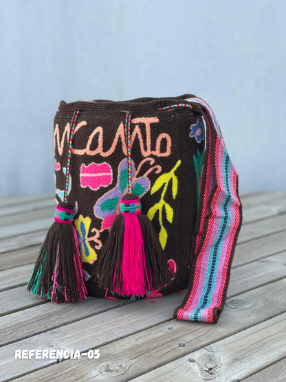 Mochila Tapizada PREMIUM (33x30Cm)🎨✨