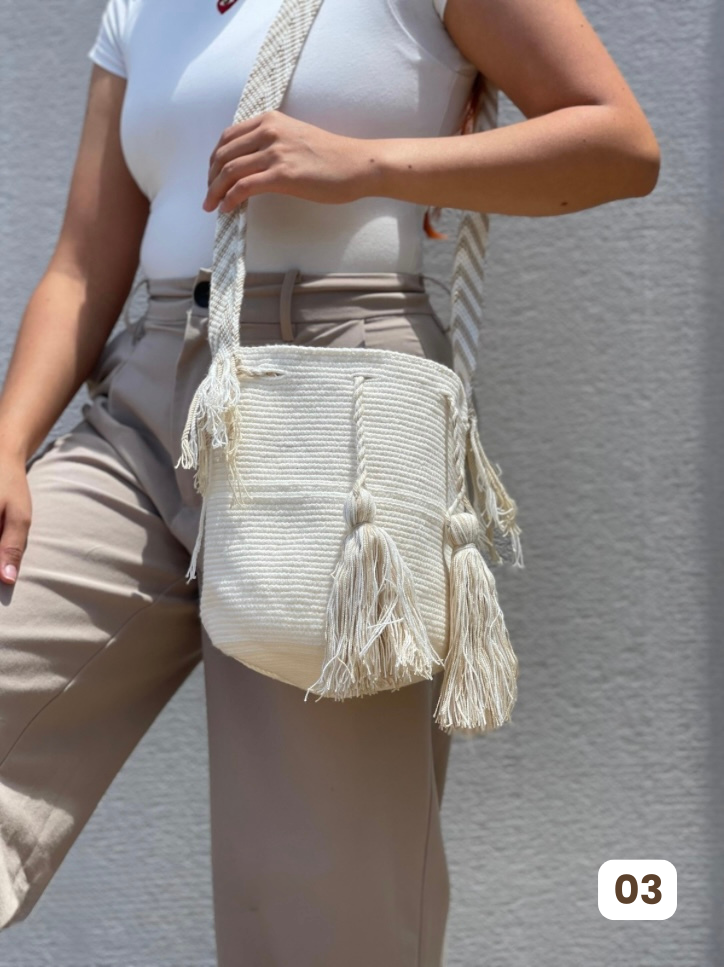 Mochila MEDIANA Unicolor🌟 (21x18)