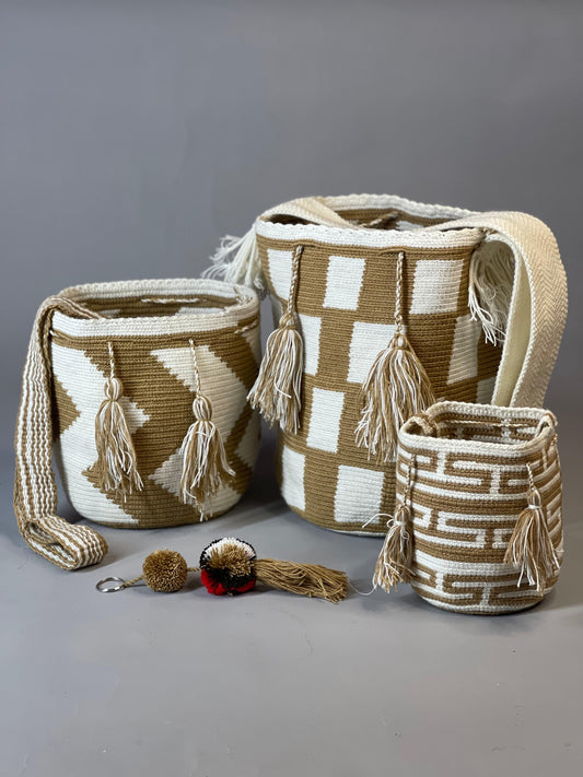 ✨Combo Completo- 3 Mochilas + Llavero Artesanal🎁🧶