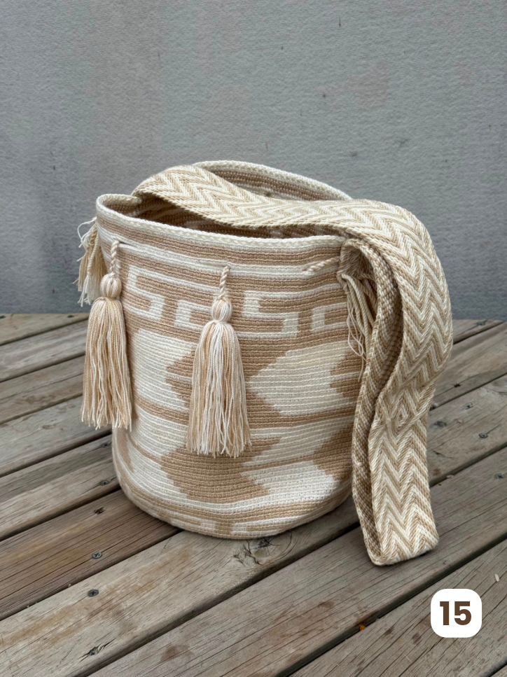 Mochila GRANDE Beige⭐️ (31x28)