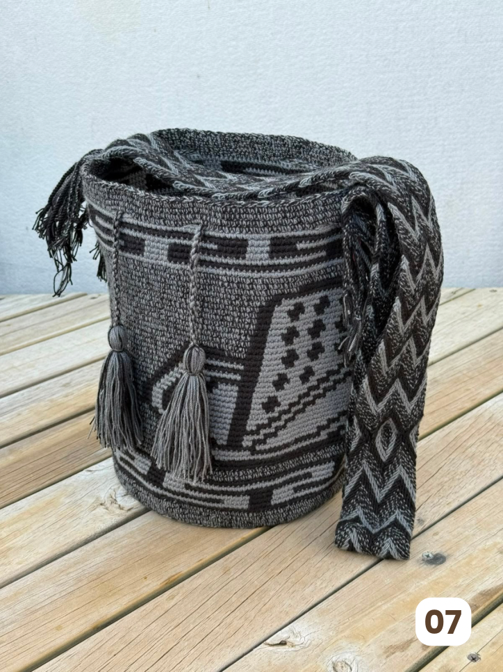 Mochilas GRANDE Diseño Hombre 🔹🩶 (31x28)