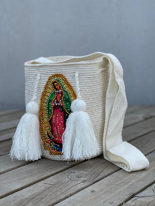 Mochila Wayuu – Colección Virgen Perlada ✨🙏 – (22x20)