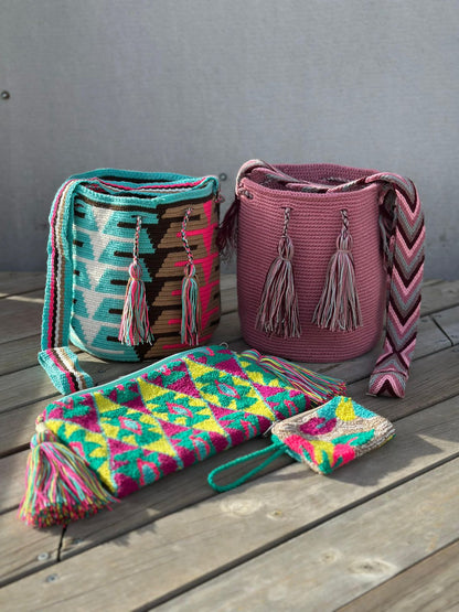 ✨Combo Especial: 2 Mochilas MEDIANAS+ (Sobre Wayuu + Monedero GRATIS) 🎁