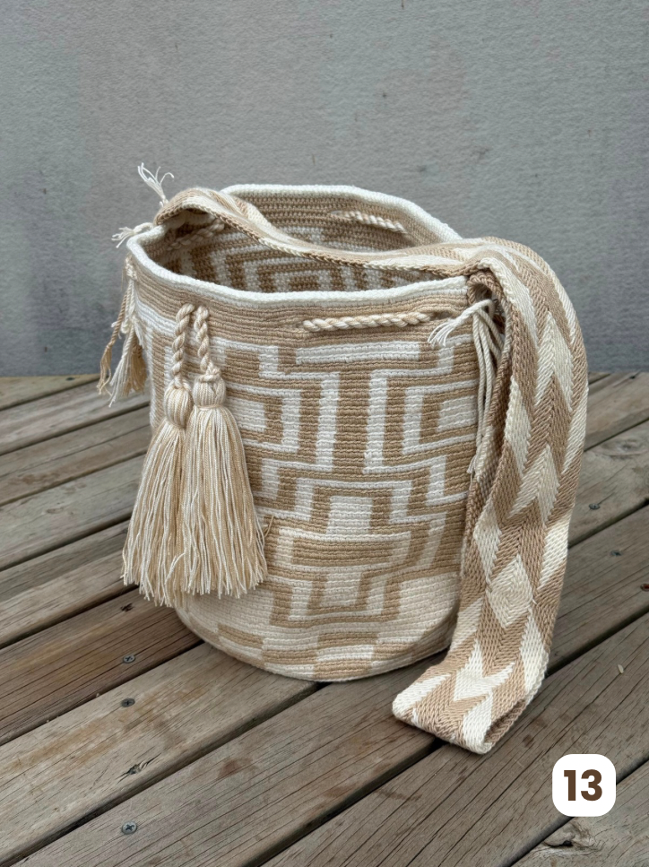 Mochila GRANDE Beige⭐️ (31x28)