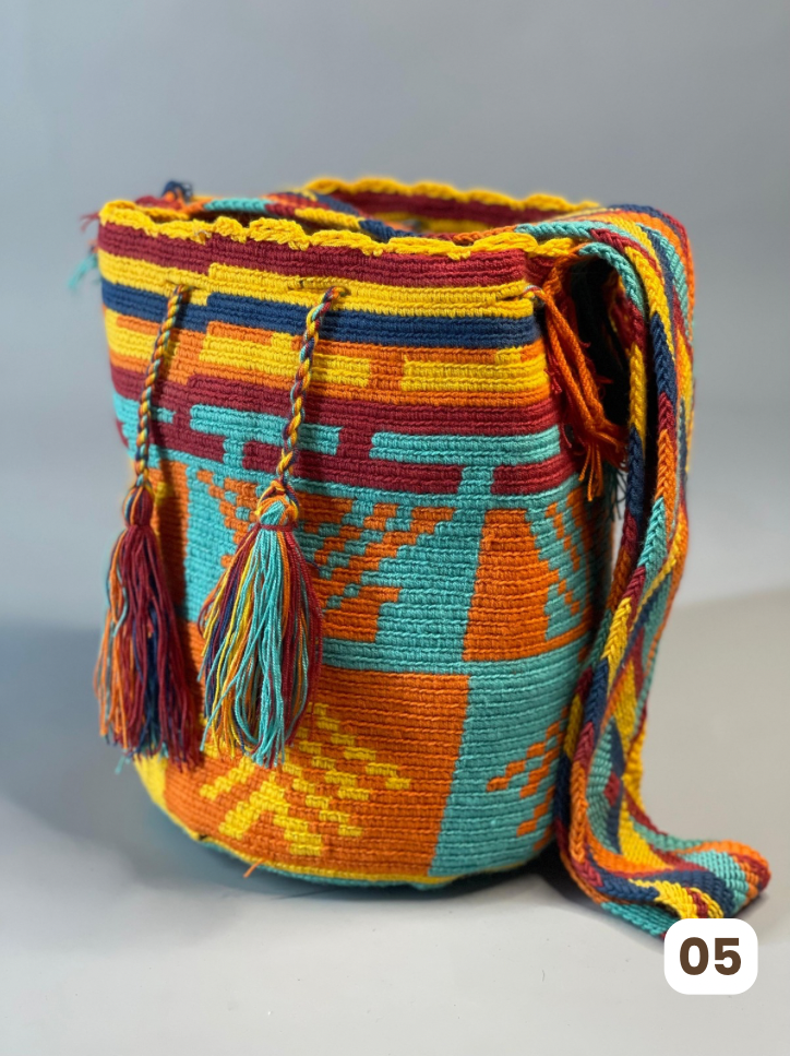 Mochila GRANDE Esencia Clásica🍂 (31x28)