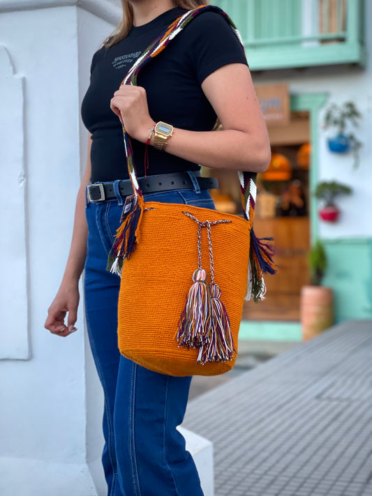 Mochila GRANDE Mostaza🌤️ (31x28)